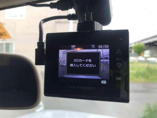 キックス　４ＷＤ　ドライブレコーダー　ナビ　ＴＶ　電動格納ミラー　アルミホイール　エアコン　パワーステアリング　パワーウィンドウ 4WD 660 3Dr
