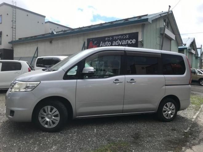 セレナ２０Ｓ　４ＷＤ　福祉車輛　今日値　下げ中！３１日迄限定プライス！！３カ月３０００ＫＭ保証　　整備士在籍　自社工場　　７人乗り　アンシャンテリフトアップ　両側スライドドア　３列シート　ＣＶＴ　ＣＤ　エアコン 4WD 2000 5Dr