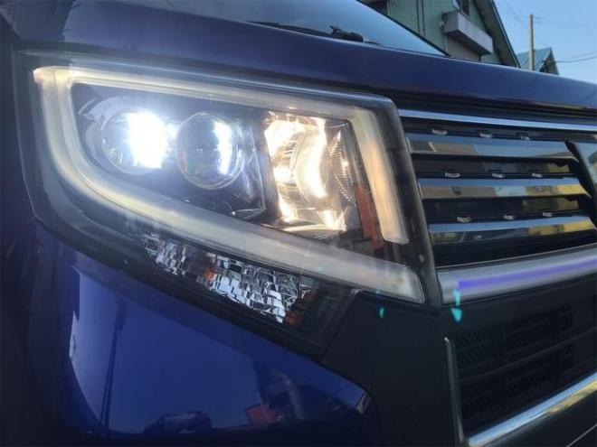 ムーヴカスタム　Ｘ　ハイパー　４ＷＤ　ＬＥＤヘッドランプ　スマートキー　アイドリングストップ　ベンチシート　ＣＶＴ　盗難防止システム　ＡＢＳ　ＥＳＣ　アルミホイール　衝突安全ボディ　エアコン　パワーステアリング　パワーウィンドウ 4WD 660 5Dr