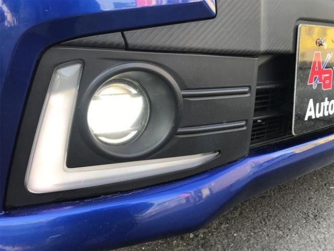 ムーヴカスタム　Ｘ　ハイパー　４ＷＤ　ＬＥＤヘッドランプ　スマートキー　アイドリングストップ　ベンチシート　ＣＶＴ　盗難防止システム　ＡＢＳ　ＥＳＣ　アルミホイール　衝突安全ボディ　エアコン　パワーステアリング　パワーウィンドウ 4WD 660 5Dr
