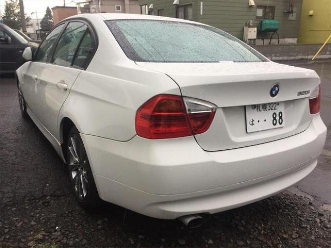 BMW３シリーズ ３２０ｉ　ハイラインパッケージ　ＥＴＣ　ナビ　ＴＶ　アルミホイール　ＨＩＤ　パワーシート　革シート　シートヒーター　ＡＴ　ＡＢＳ　ＣＤ　エアコン　パワーステアリング　パワーウィンドウ 2WD 2000 4Dr