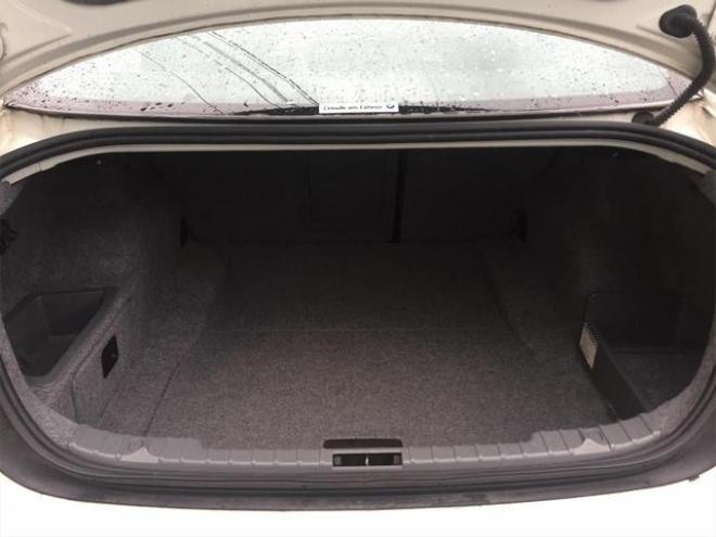 BMW３シリーズ ３２０ｉ　ハイラインパッケージ　ＥＴＣ　ナビ　ＴＶ　アルミホイール　ＨＩＤ　パワーシート　革シート　シートヒーター　ＡＴ　ＡＢＳ　ＣＤ　エアコン　パワーステアリング　パワーウィンドウ 2WD 2000 4Dr