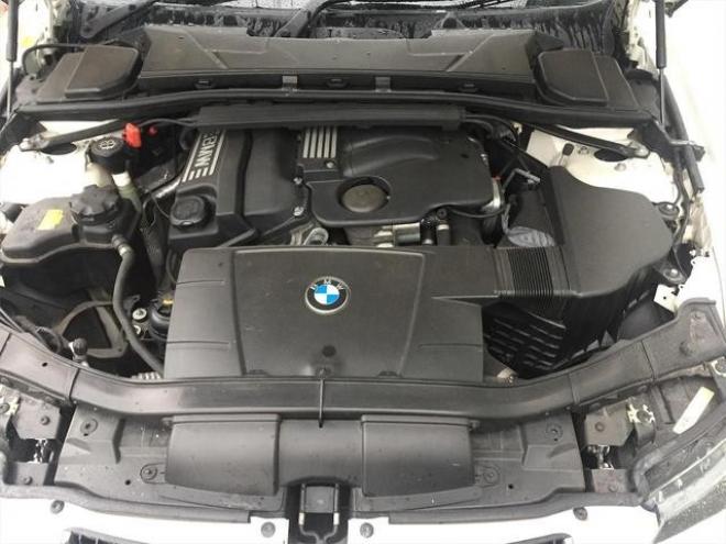 BMW３シリーズ ３２０ｉ　ハイラインパッケージ　ＥＴＣ　ナビ　ＴＶ　アルミホイール　ＨＩＤ　パワーシート　革シート　シートヒーター　ＡＴ　ＡＢＳ　ＣＤ　エアコン　パワーステアリング　パワーウィンドウ 2WD 2000 4Dr
