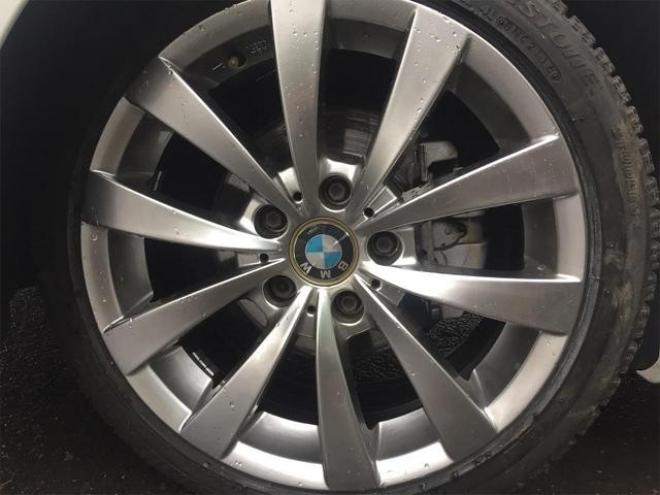 BMW３シリーズ ３２０ｉ　ハイラインパッケージ　ＥＴＣ　ナビ　ＴＶ　アルミホイール　ＨＩＤ　パワーシート　革シート　シートヒーター　ＡＴ　ＡＢＳ　ＣＤ　エアコン　パワーステアリング　パワーウィンドウ 2WD 2000 4Dr