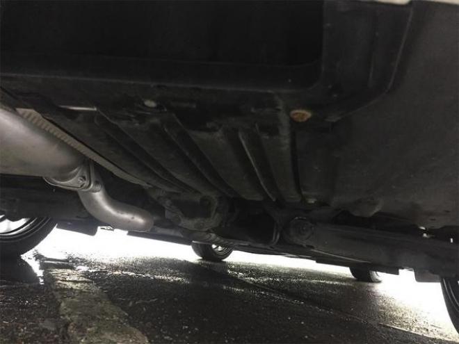 BMW３シリーズ ３２０ｉ　ハイラインパッケージ　ＥＴＣ　ナビ　ＴＶ　アルミホイール　ＨＩＤ　パワーシート　革シート　シートヒーター　ＡＴ　ＡＢＳ　ＣＤ　エアコン　パワーステアリング　パワーウィンドウ 2WD 2000 4Dr