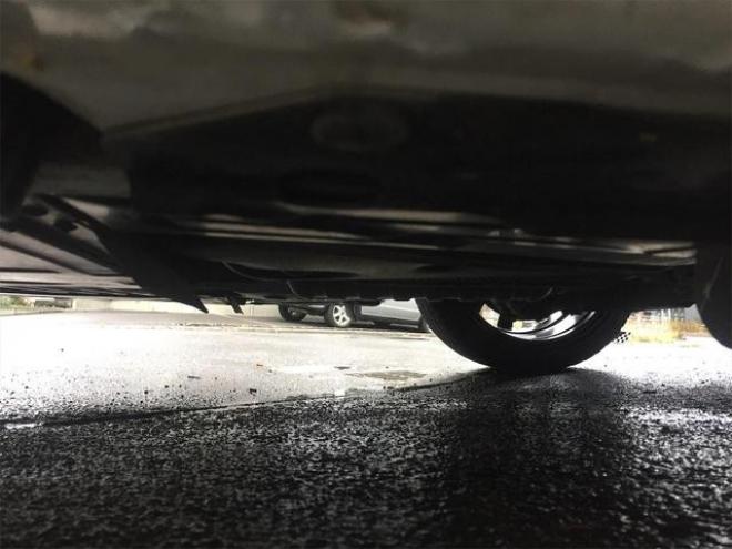 BMW３シリーズ ３２０ｉ　ハイラインパッケージ　ＥＴＣ　ナビ　ＴＶ　アルミホイール　ＨＩＤ　パワーシート　革シート　シートヒーター　ＡＴ　ＡＢＳ　ＣＤ　エアコン　パワーステアリング　パワーウィンドウ 2WD 2000 4Dr