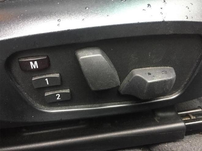 BMW３シリーズ ３２０ｉ　ハイラインパッケージ　ＥＴＣ　ナビ　ＴＶ　アルミホイール　ＨＩＤ　パワーシート　革シート　シートヒーター　ＡＴ　ＡＢＳ　ＣＤ　エアコン　パワーステアリング　パワーウィンドウ 2WD 2000 4Dr