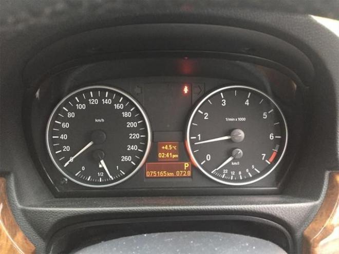 BMW３シリーズ ３２０ｉ　ハイラインパッケージ　ＥＴＣ　ナビ　ＴＶ　アルミホイール　ＨＩＤ　パワーシート　革シート　シートヒーター　ＡＴ　ＡＢＳ　ＣＤ　エアコン　パワーステアリング　パワーウィンドウ 2WD 2000 4Dr
