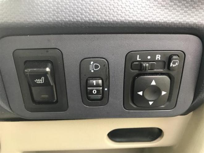 eKワゴンＭ　４ＷＤ　イベント開催値　下げ中！限定プライス３か月３０００ＫＭ保証　　キーレスエントリー　電動格納ミラー　シートヒーター　ＡＴ　盗難防止システム　ＣＤ　アルミホイール　衝突安全ボディ　エアコン 4WD 660 5Dr
