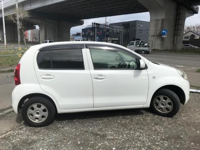 パッソＸ　ユルリ　４ＷＤ　３か月３０００ＫＭ保証付き　整備士在籍　自社工場　自社分割　自社ローンスマートキー　電動格納ミラー　ＣＶＴ　盗難防止システム　衝突安全ボディ　ＡＢＳ　ＣＤ　エアコン 2WD 1000 5Dr