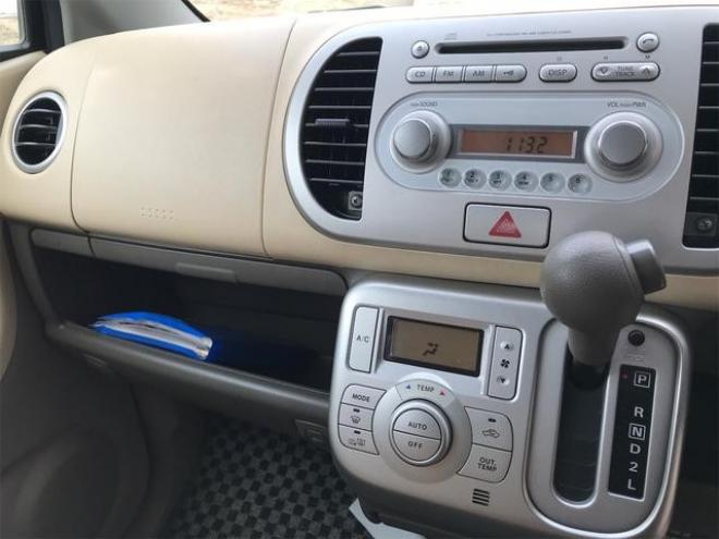モコＥ　ＦＯＵＲ　４ＷＤ　スマートキー　シートヒーター　ベンチシート　ＡＴ　盗難防止システム　ＡＢＳ　ＣＤ　衝突安全ボディ　エアコン 4WD 660 5Dr