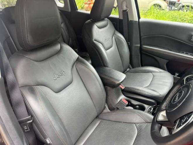 コンパスリミテッド 4WD　Gナビ/Bカメラ/ETC/黒皮シート/クルコン 正規輸入車 2400