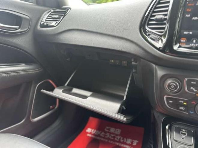 コンパスリミテッド 4WD　Gナビ/Bカメラ/ETC/黒皮シート/クルコン 正規輸入車 2400