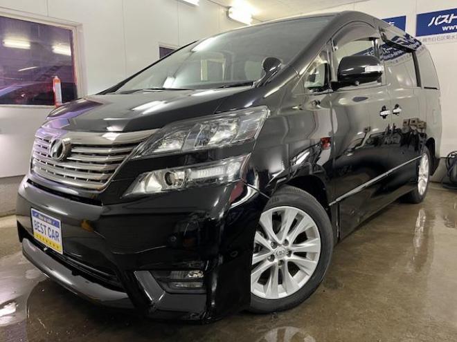 ヴェルファイア２．４Ｚ　プラチナセレクション　本州仕入　禁煙車　ＷＡＫＯＳバリアスコーティング済　純正１８インチＡＷ　社外１７ＡＷ＋スタッドレスタイヤ付　純正ＨＤＤナビ（ＣＤ＆ＤＶＤ再生　フルセグ地デジ　Ｂｌｕｅｔｏｏｔｈ）＋バックカメラ　フロントブラインドカメラ　両側パワースライドドア　パワーバックドア　クルーズコントロール　７人乗りキャプテンシート　オットマン　コーナーセンサー　横滑り防止装置　ＰＵＳＨスタート　スマートキー　タイミングチェーン車　ＨＩＤヘッドライト　ビルトインＥＴＣ 4WD 2400 5Dr
