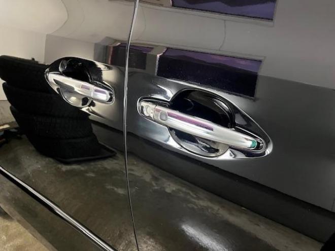 ヴェルファイア２．４Ｚ　プラチナセレクション　本州仕入　禁煙車　ＷＡＫＯＳバリアスコーティング済　純正１８インチＡＷ　社外１７ＡＷ＋スタッドレスタイヤ付　純正ＨＤＤナビ（ＣＤ＆ＤＶＤ再生　フルセグ地デジ　Ｂｌｕｅｔｏｏｔｈ）＋バックカメラ　フロントブラインドカメラ　両側パワースライドドア　パワーバックドア　クルーズコントロール　７人乗りキャプテンシート　オットマン　コーナーセンサー　横滑り防止装置　ＰＵＳＨスタート　スマートキー　タイミングチェーン車　ＨＩＤヘッドライト　ビルトインＥＴＣ 4WD 2400 5Dr