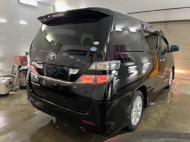 ヴェルファイア２．４Ｚ　プラチナセレクション　本州仕入　禁煙車　ＷＡＫＯＳバリアスコーティング済　純正１８インチＡＷ　社外１７ＡＷ＋スタッドレスタイヤ付　純正ＨＤＤナビ（ＣＤ＆ＤＶＤ再生　フルセグ地デジ　Ｂｌｕｅｔｏｏｔｈ）＋バックカメラ　フロントブラインドカメラ　両側パワースライドドア　パワーバックドア　クルーズコントロール　７人乗りキャプテンシート　オットマン　コーナーセンサー　横滑り防止装置　ＰＵＳＨスタート　スマートキー　タイミングチェーン車　ＨＩＤヘッドライト　ビルトインＥＴＣ 4WD 2400 5Dr
