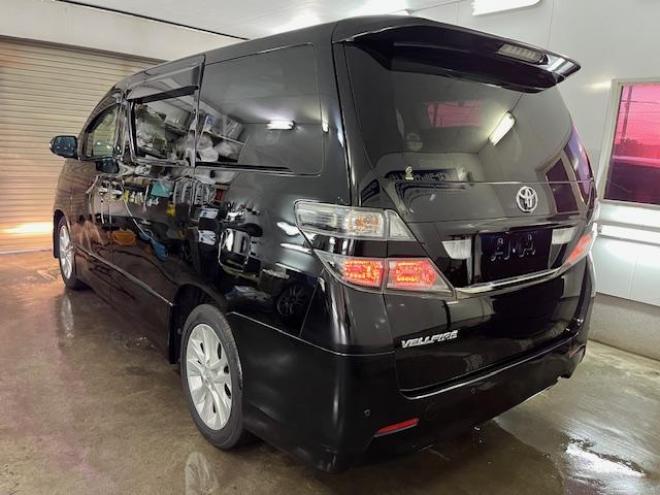 ヴェルファイア２．４Ｚ　プラチナセレクション　本州仕入　禁煙車　ＷＡＫＯＳバリアスコーティング済　純正１８インチＡＷ　社外１７ＡＷ＋スタッドレスタイヤ付　純正ＨＤＤナビ（ＣＤ＆ＤＶＤ再生　フルセグ地デジ　Ｂｌｕｅｔｏｏｔｈ）＋バックカメラ　フロントブラインドカメラ　両側パワースライドドア　パワーバックドア　クルーズコントロール　７人乗りキャプテンシート　オットマン　コーナーセンサー　横滑り防止装置　ＰＵＳＨスタート　スマートキー　タイミングチェーン車　ＨＩＤヘッドライト　ビルトインＥＴＣ 4WD 2400 5Dr