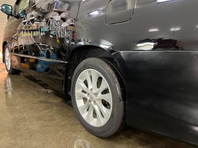 ヴェルファイア２．４Ｚ　プラチナセレクション　本州仕入　禁煙車　ＷＡＫＯＳバリアスコーティング済　純正１８インチＡＷ　社外１７ＡＷ＋スタッドレスタイヤ付　純正ＨＤＤナビ（ＣＤ＆ＤＶＤ再生　フルセグ地デジ　Ｂｌｕｅｔｏｏｔｈ）＋バックカメラ　フロントブラインドカメラ　両側パワースライドドア　パワーバックドア　クルーズコントロール　７人乗りキャプテンシート　オットマン　コーナーセンサー　横滑り防止装置　ＰＵＳＨスタート　スマートキー　タイミングチェーン車　ＨＩＤヘッドライト　ビルトインＥＴＣ 4WD 2400 5Dr
