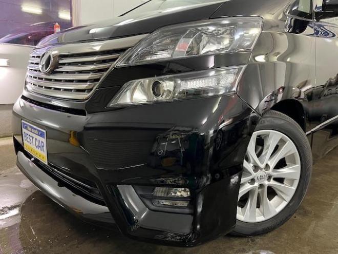 ヴェルファイア２．４Ｚ　プラチナセレクション　本州仕入　禁煙車　ＷＡＫＯＳバリアスコーティング済　純正１８インチＡＷ　社外１７ＡＷ＋スタッドレスタイヤ付　純正ＨＤＤナビ（ＣＤ＆ＤＶＤ再生　フルセグ地デジ　Ｂｌｕｅｔｏｏｔｈ）＋バックカメラ　フロントブラインドカメラ　両側パワースライドドア　パワーバックドア　クルーズコントロール　７人乗りキャプテンシート　オットマン　コーナーセンサー　横滑り防止装置　ＰＵＳＨスタート　スマートキー　タイミングチェーン車　ＨＩＤヘッドライト　ビルトインＥＴＣ 4WD 2400 5Dr