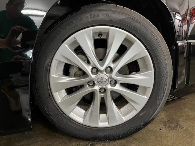 ヴェルファイア２．４Ｚ　プラチナセレクション　本州仕入　禁煙車　ＷＡＫＯＳバリアスコーティング済　純正１８インチＡＷ　社外１７ＡＷ＋スタッドレスタイヤ付　純正ＨＤＤナビ（ＣＤ＆ＤＶＤ再生　フルセグ地デジ　Ｂｌｕｅｔｏｏｔｈ）＋バックカメラ　フロントブラインドカメラ　両側パワースライドドア　パワーバックドア　クルーズコントロール　７人乗りキャプテンシート　オットマン　コーナーセンサー　横滑り防止装置　ＰＵＳＨスタート　スマートキー　タイミングチェーン車　ＨＩＤヘッドライト　ビルトインＥＴＣ 4WD 2400 5Dr