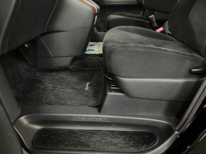 ヴェルファイア２．４Ｚ　プラチナセレクション　本州仕入　禁煙車　ＷＡＫＯＳバリアスコーティング済　純正１８インチＡＷ　社外１７ＡＷ＋スタッドレスタイヤ付　純正ＨＤＤナビ（ＣＤ＆ＤＶＤ再生　フルセグ地デジ　Ｂｌｕｅｔｏｏｔｈ）＋バックカメラ　フロントブラインドカメラ　両側パワースライドドア　パワーバックドア　クルーズコントロール　７人乗りキャプテンシート　オットマン　コーナーセンサー　横滑り防止装置　ＰＵＳＨスタート　スマートキー　タイミングチェーン車　ＨＩＤヘッドライト　ビルトインＥＴＣ 4WD 2400 5Dr