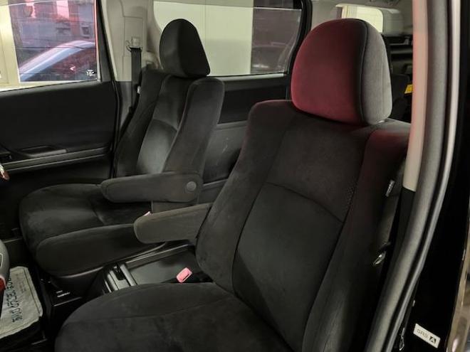 ヴェルファイア２．４Ｚ　プラチナセレクション　本州仕入　禁煙車　ＷＡＫＯＳバリアスコーティング済　純正１８インチＡＷ　社外１７ＡＷ＋スタッドレスタイヤ付　純正ＨＤＤナビ（ＣＤ＆ＤＶＤ再生　フルセグ地デジ　Ｂｌｕｅｔｏｏｔｈ）＋バックカメラ　フロントブラインドカメラ　両側パワースライドドア　パワーバックドア　クルーズコントロール　７人乗りキャプテンシート　オットマン　コーナーセンサー　横滑り防止装置　ＰＵＳＨスタート　スマートキー　タイミングチェーン車　ＨＩＤヘッドライト　ビルトインＥＴＣ 4WD 2400 5Dr
