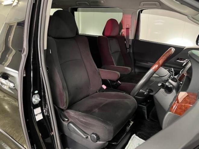 ヴェルファイア２．４Ｚ　プラチナセレクション　本州仕入　禁煙車　ＷＡＫＯＳバリアスコーティング済　純正１８インチＡＷ　社外１７ＡＷ＋スタッドレスタイヤ付　純正ＨＤＤナビ（ＣＤ＆ＤＶＤ再生　フルセグ地デジ　Ｂｌｕｅｔｏｏｔｈ）＋バックカメラ　フロントブラインドカメラ　両側パワースライドドア　パワーバックドア　クルーズコントロール　７人乗りキャプテンシート　オットマン　コーナーセンサー　横滑り防止装置　ＰＵＳＨスタート　スマートキー　タイミングチェーン車　ＨＩＤヘッドライト　ビルトインＥＴＣ 4WD 2400 5Dr