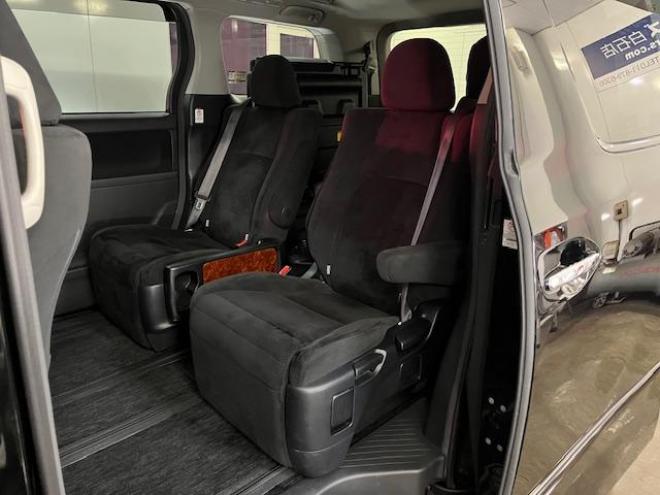 ヴェルファイア２．４Ｚ　プラチナセレクション　本州仕入　禁煙車　ＷＡＫＯＳバリアスコーティング済　純正１８インチＡＷ　社外１７ＡＷ＋スタッドレスタイヤ付　純正ＨＤＤナビ（ＣＤ＆ＤＶＤ再生　フルセグ地デジ　Ｂｌｕｅｔｏｏｔｈ）＋バックカメラ　フロントブラインドカメラ　両側パワースライドドア　パワーバックドア　クルーズコントロール　７人乗りキャプテンシート　オットマン　コーナーセンサー　横滑り防止装置　ＰＵＳＨスタート　スマートキー　タイミングチェーン車　ＨＩＤヘッドライト　ビルトインＥＴＣ 4WD 2400 5Dr