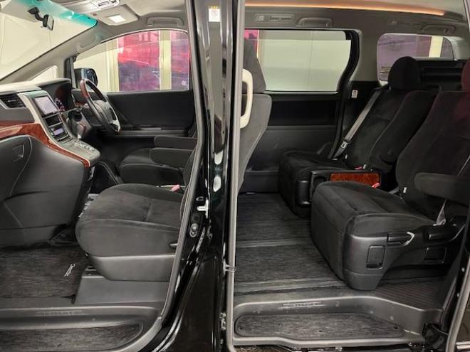 ヴェルファイア２．４Ｚ　プラチナセレクション　本州仕入　禁煙車　ＷＡＫＯＳバリアスコーティング済　純正１８インチＡＷ　社外１７ＡＷ＋スタッドレスタイヤ付　純正ＨＤＤナビ（ＣＤ＆ＤＶＤ再生　フルセグ地デジ　Ｂｌｕｅｔｏｏｔｈ）＋バックカメラ　フロントブラインドカメラ　両側パワースライドドア　パワーバックドア　クルーズコントロール　７人乗りキャプテンシート　オットマン　コーナーセンサー　横滑り防止装置　ＰＵＳＨスタート　スマートキー　タイミングチェーン車　ＨＩＤヘッドライト　ビルトインＥＴＣ 4WD 2400 5Dr