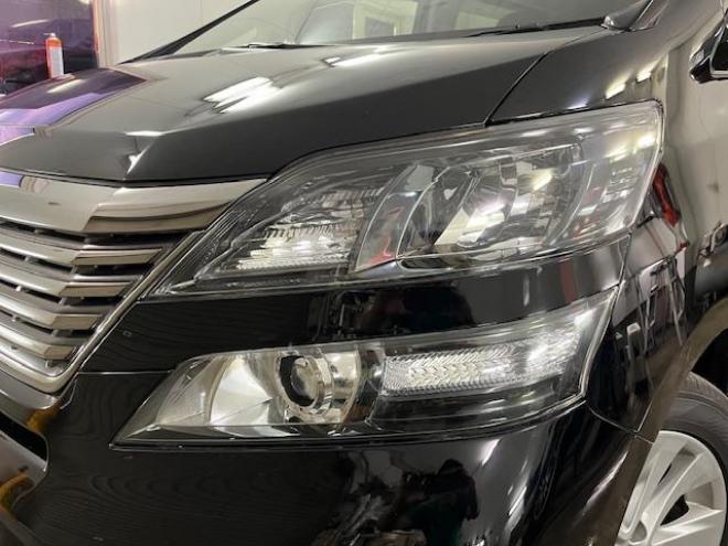 ヴェルファイア２．４Ｚ　プラチナセレクション　本州仕入　禁煙車　ＷＡＫＯＳバリアスコーティング済　純正１８インチＡＷ　社外１７ＡＷ＋スタッドレスタイヤ付　純正ＨＤＤナビ（ＣＤ＆ＤＶＤ再生　フルセグ地デジ　Ｂｌｕｅｔｏｏｔｈ）＋バックカメラ　フロントブラインドカメラ　両側パワースライドドア　パワーバックドア　クルーズコントロール　７人乗りキャプテンシート　オットマン　コーナーセンサー　横滑り防止装置　ＰＵＳＨスタート　スマートキー　タイミングチェーン車　ＨＩＤヘッドライト　ビルトインＥＴＣ 4WD 2400 5Dr