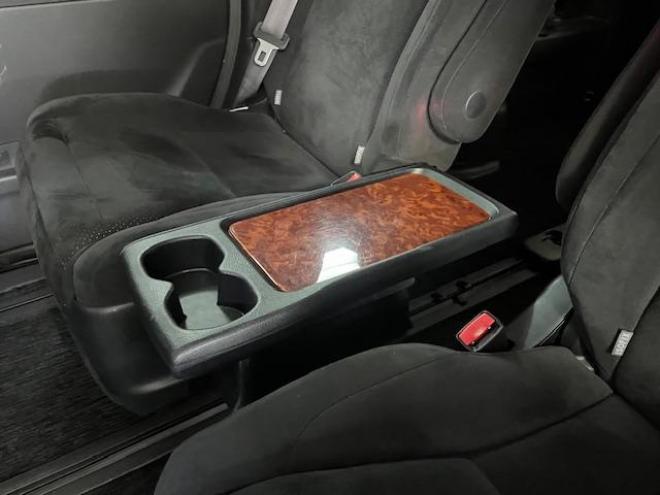 ヴェルファイア２．４Ｚ　プラチナセレクション　本州仕入　禁煙車　ＷＡＫＯＳバリアスコーティング済　純正１８インチＡＷ　社外１７ＡＷ＋スタッドレスタイヤ付　純正ＨＤＤナビ（ＣＤ＆ＤＶＤ再生　フルセグ地デジ　Ｂｌｕｅｔｏｏｔｈ）＋バックカメラ　フロントブラインドカメラ　両側パワースライドドア　パワーバックドア　クルーズコントロール　７人乗りキャプテンシート　オットマン　コーナーセンサー　横滑り防止装置　ＰＵＳＨスタート　スマートキー　タイミングチェーン車　ＨＩＤヘッドライト　ビルトインＥＴＣ 4WD 2400 5Dr