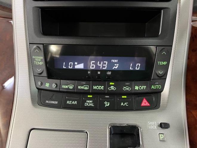 ヴェルファイア２．４Ｚ　プラチナセレクション　本州仕入　禁煙車　ＷＡＫＯＳバリアスコーティング済　純正１８インチＡＷ　社外１７ＡＷ＋スタッドレスタイヤ付　純正ＨＤＤナビ（ＣＤ＆ＤＶＤ再生　フルセグ地デジ　Ｂｌｕｅｔｏｏｔｈ）＋バックカメラ　フロントブラインドカメラ　両側パワースライドドア　パワーバックドア　クルーズコントロール　７人乗りキャプテンシート　オットマン　コーナーセンサー　横滑り防止装置　ＰＵＳＨスタート　スマートキー　タイミングチェーン車　ＨＩＤヘッドライト　ビルトインＥＴＣ 4WD 2400 5Dr