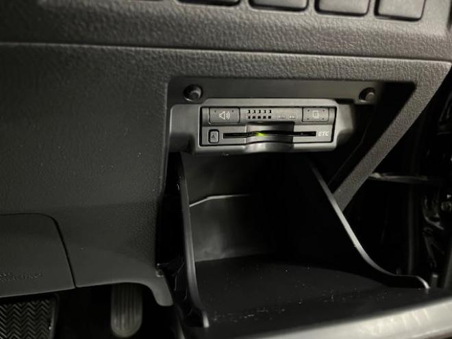 ヴェルファイア２．４Ｚ　プラチナセレクション　本州仕入　禁煙車　ＷＡＫＯＳバリアスコーティング済　純正１８インチＡＷ　社外１７ＡＷ＋スタッドレスタイヤ付　純正ＨＤＤナビ（ＣＤ＆ＤＶＤ再生　フルセグ地デジ　Ｂｌｕｅｔｏｏｔｈ）＋バックカメラ　フロントブラインドカメラ　両側パワースライドドア　パワーバックドア　クルーズコントロール　７人乗りキャプテンシート　オットマン　コーナーセンサー　横滑り防止装置　ＰＵＳＨスタート　スマートキー　タイミングチェーン車　ＨＩＤヘッドライト　ビルトインＥＴＣ 4WD 2400 5Dr