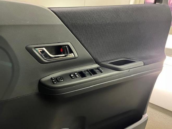 ヴェルファイア２．４Ｚ　プラチナセレクション　本州仕入　禁煙車　ＷＡＫＯＳバリアスコーティング済　純正１８インチＡＷ　社外１７ＡＷ＋スタッドレスタイヤ付　純正ＨＤＤナビ（ＣＤ＆ＤＶＤ再生　フルセグ地デジ　Ｂｌｕｅｔｏｏｔｈ）＋バックカメラ　フロントブラインドカメラ　両側パワースライドドア　パワーバックドア　クルーズコントロール　７人乗りキャプテンシート　オットマン　コーナーセンサー　横滑り防止装置　ＰＵＳＨスタート　スマートキー　タイミングチェーン車　ＨＩＤヘッドライト　ビルトインＥＴＣ 4WD 2400 5Dr