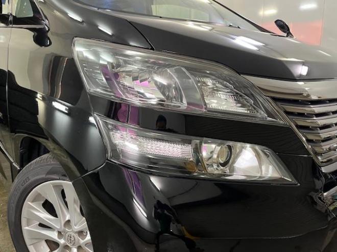 ヴェルファイア２．４Ｚ　プラチナセレクション　本州仕入　禁煙車　ＷＡＫＯＳバリアスコーティング済　純正１８インチＡＷ　社外１７ＡＷ＋スタッドレスタイヤ付　純正ＨＤＤナビ（ＣＤ＆ＤＶＤ再生　フルセグ地デジ　Ｂｌｕｅｔｏｏｔｈ）＋バックカメラ　フロントブラインドカメラ　両側パワースライドドア　パワーバックドア　クルーズコントロール　７人乗りキャプテンシート　オットマン　コーナーセンサー　横滑り防止装置　ＰＵＳＨスタート　スマートキー　タイミングチェーン車　ＨＩＤヘッドライト　ビルトインＥＴＣ 4WD 2400 5Dr