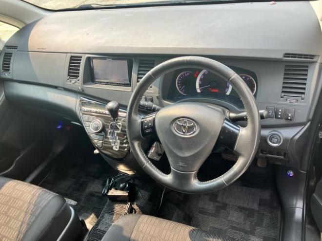 アイシスプラタナ　Vセレクション 4WD 1800 ５Dr