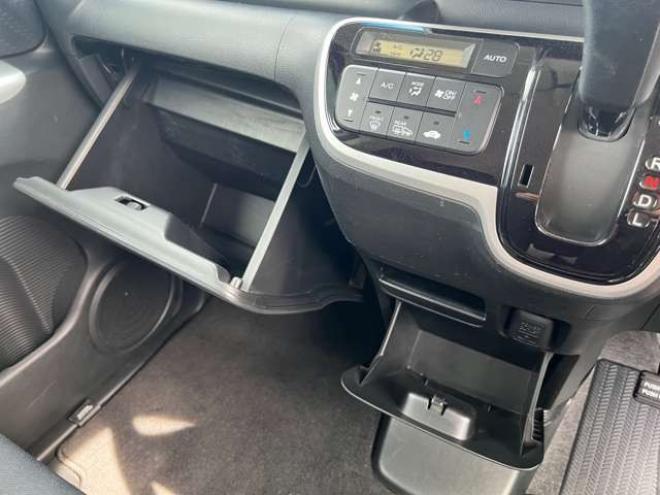 N-BOXカスタムG Lパッケージ 4WD　p/sスタート　ナビ　 Bカメラ　Pスライド 660