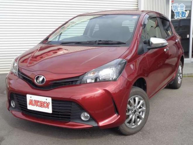 ヴィッツ1.3 F 4WD　ワンオーナー　スマートキー　バックカメラ 1300