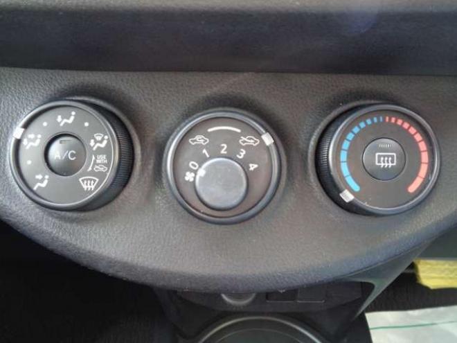 ヴィッツ1.3 F 4WD　ワンオーナー　スマートキー　バックカメラ 1300