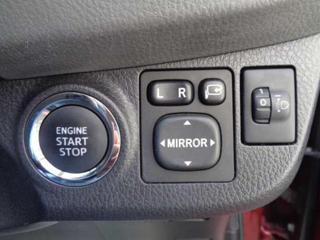 ヴィッツ1.3 F 4WD　ワンオーナー　スマートキー　バックカメラ 1300