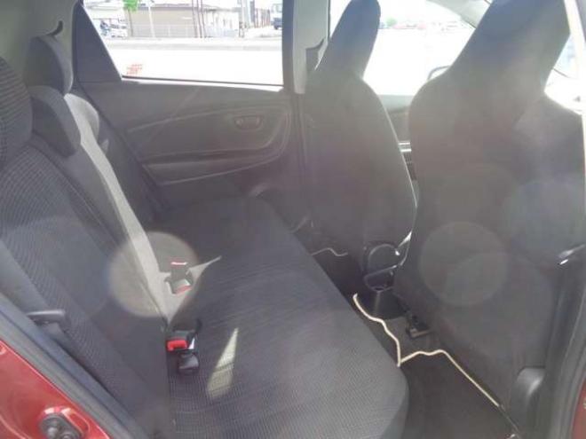 ヴィッツ1.3 F 4WD　ワンオーナー　スマートキー　バックカメラ 1300