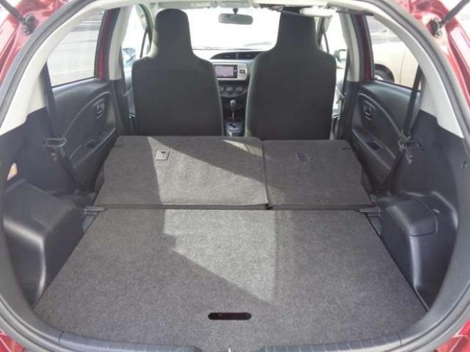 ヴィッツ1.3 F 4WD　ワンオーナー　スマートキー　バックカメラ 1300