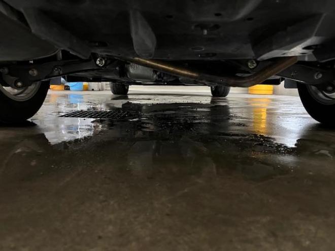 クラウンハイブリッドロイヤルサルーン　Ｆｏｕｒ　後期型　本州仕入　ワンオーナー　寒冷地仕様　禁煙車　ＷＡＫＯＳバリアスコーティング済　純正１６インチＡＷ　社外１６ＡＷ＋スタッドレスタイヤ付　純正ナビ（フルセグ地デジ　ＤＶＤ再生　Ｂｌｕｅｔｏｏｔｈ対応）＋バックカメラ　プリクラッシュセーフティ　レーダークルーズコントロール　フロントガラス熱線　ステアリングヒーター　ミラーヒーター　両席パワーシート　タイミングチェーン車　純正ＬＥＤヘッドライト＆フォグ　横滑り防止装置　ＥＴＣ 4WD 2500 4Dr