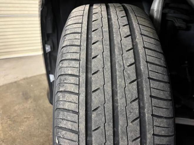 クラウンハイブリッドロイヤルサルーン　Ｆｏｕｒ　後期型　本州仕入　ワンオーナー　寒冷地仕様　禁煙車　ＷＡＫＯＳバリアスコーティング済　純正１６インチＡＷ　社外１６ＡＷ＋スタッドレスタイヤ付　純正ナビ（フルセグ地デジ　ＤＶＤ再生　Ｂｌｕｅｔｏｏｔｈ対応）＋バックカメラ　プリクラッシュセーフティ　レーダークルーズコントロール　フロントガラス熱線　ステアリングヒーター　ミラーヒーター　両席パワーシート　タイミングチェーン車　純正ＬＥＤヘッドライト＆フォグ　横滑り防止装置　ＥＴＣ 4WD 2500 4Dr