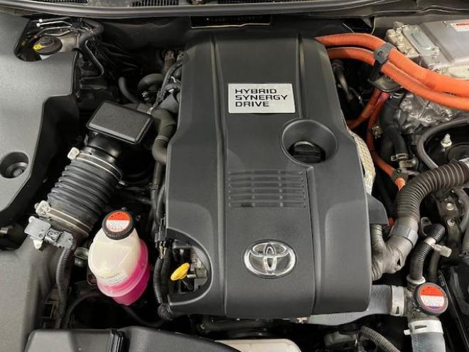 クラウンハイブリッドロイヤルサルーン　Ｆｏｕｒ　後期型　本州仕入　ワンオーナー　寒冷地仕様　禁煙車　ＷＡＫＯＳバリアスコーティング済　純正１６インチＡＷ　社外１６ＡＷ＋スタッドレスタイヤ付　純正ナビ（フルセグ地デジ　ＤＶＤ再生　Ｂｌｕｅｔｏｏｔｈ対応）＋バックカメラ　プリクラッシュセーフティ　レーダークルーズコントロール　フロントガラス熱線　ステアリングヒーター　ミラーヒーター　両席パワーシート　タイミングチェーン車　純正ＬＥＤヘッドライト＆フォグ　横滑り防止装置　ＥＴＣ 4WD 2500 4Dr