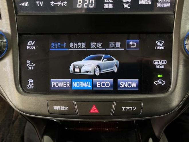 クラウンハイブリッドロイヤルサルーン　Ｆｏｕｒ　後期型　本州仕入　ワンオーナー　寒冷地仕様　禁煙車　ＷＡＫＯＳバリアスコーティング済　純正１６インチＡＷ　社外１６ＡＷ＋スタッドレスタイヤ付　純正ナビ（フルセグ地デジ　ＤＶＤ再生　Ｂｌｕｅｔｏｏｔｈ対応）＋バックカメラ　プリクラッシュセーフティ　レーダークルーズコントロール　フロントガラス熱線　ステアリングヒーター　ミラーヒーター　両席パワーシート　タイミングチェーン車　純正ＬＥＤヘッドライト＆フォグ　横滑り防止装置　ＥＴＣ 4WD 2500 4Dr