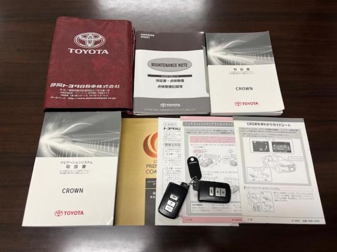クラウンハイブリッドロイヤルサルーン　Ｆｏｕｒ　後期型　本州仕入　ワンオーナー　寒冷地仕様　禁煙車　ＷＡＫＯＳバリアスコーティング済　純正１６インチＡＷ　社外１６ＡＷ＋スタッドレスタイヤ付　純正ナビ（フルセグ地デジ　ＤＶＤ再生　Ｂｌｕｅｔｏｏｔｈ対応）＋バックカメラ　プリクラッシュセーフティ　レーダークルーズコントロール　フロントガラス熱線　ステアリングヒーター　ミラーヒーター　両席パワーシート　タイミングチェーン車　純正ＬＥＤヘッドライト＆フォグ　横滑り防止装置　ＥＴＣ 4WD 2500 4Dr
