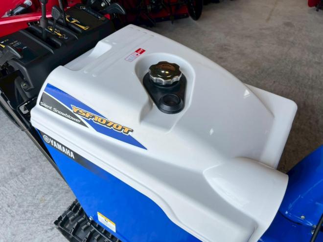 除雪機ヤマハ　YSF1070T！静音モデル！イージーターン！2024年式！ブレード付き！