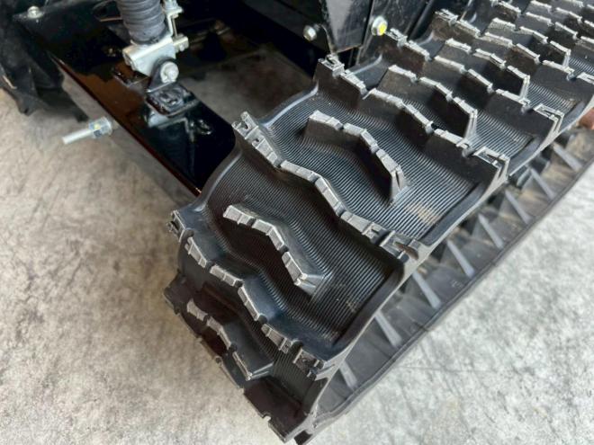 除雪機ヤマハ　YSF1070T！静音モデル！イージーターン！2024年式！ブレード付き！