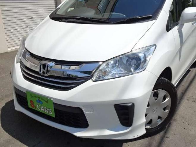 フリード1.5 G プレミアムエディション 4WD　本州車 保証1年 Wパワスラ 後席TV Bカメラ 1500